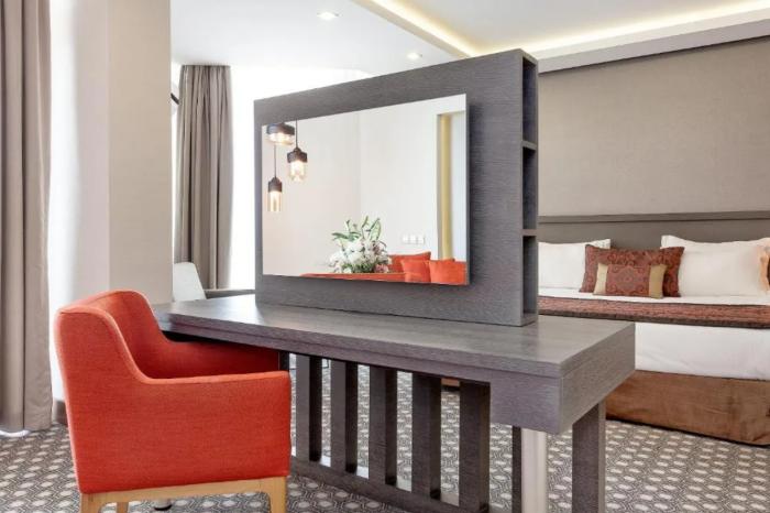 Salamis Bay Conti Resort Hotel & Casino ฟามากุสต้า ห้อง รูปภาพ A room at the hotel
