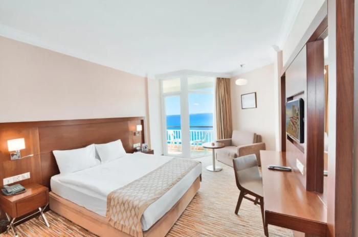 Salamis Bay Conti Resort Hotel & Casino ฟามากุสต้า ห้อง รูปภาพ A room at the hotel