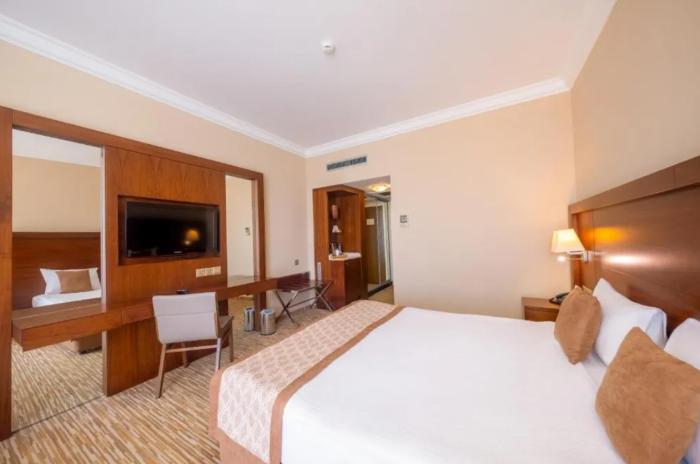Salamis Bay Conti Resort Hotel & Casino ฟามากุสต้า ห้อง รูปภาพ A room at the hotel