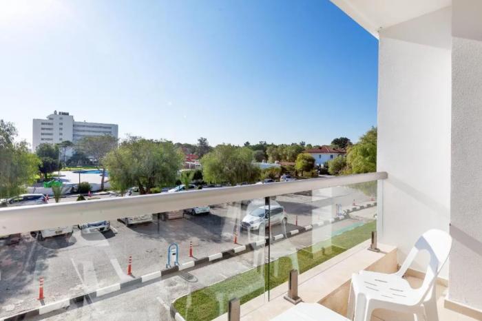 Salamis Bay Conti Resort Hotel & Casino ฟามากุสต้า ห้อง รูปภาพ A view from the balcony of a hotel room