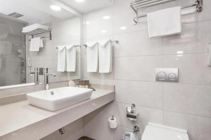 Salamis Bay Conti Resort Hotel & Casino ฟามากุสต้า ห้อง รูปภาพ Bathroom