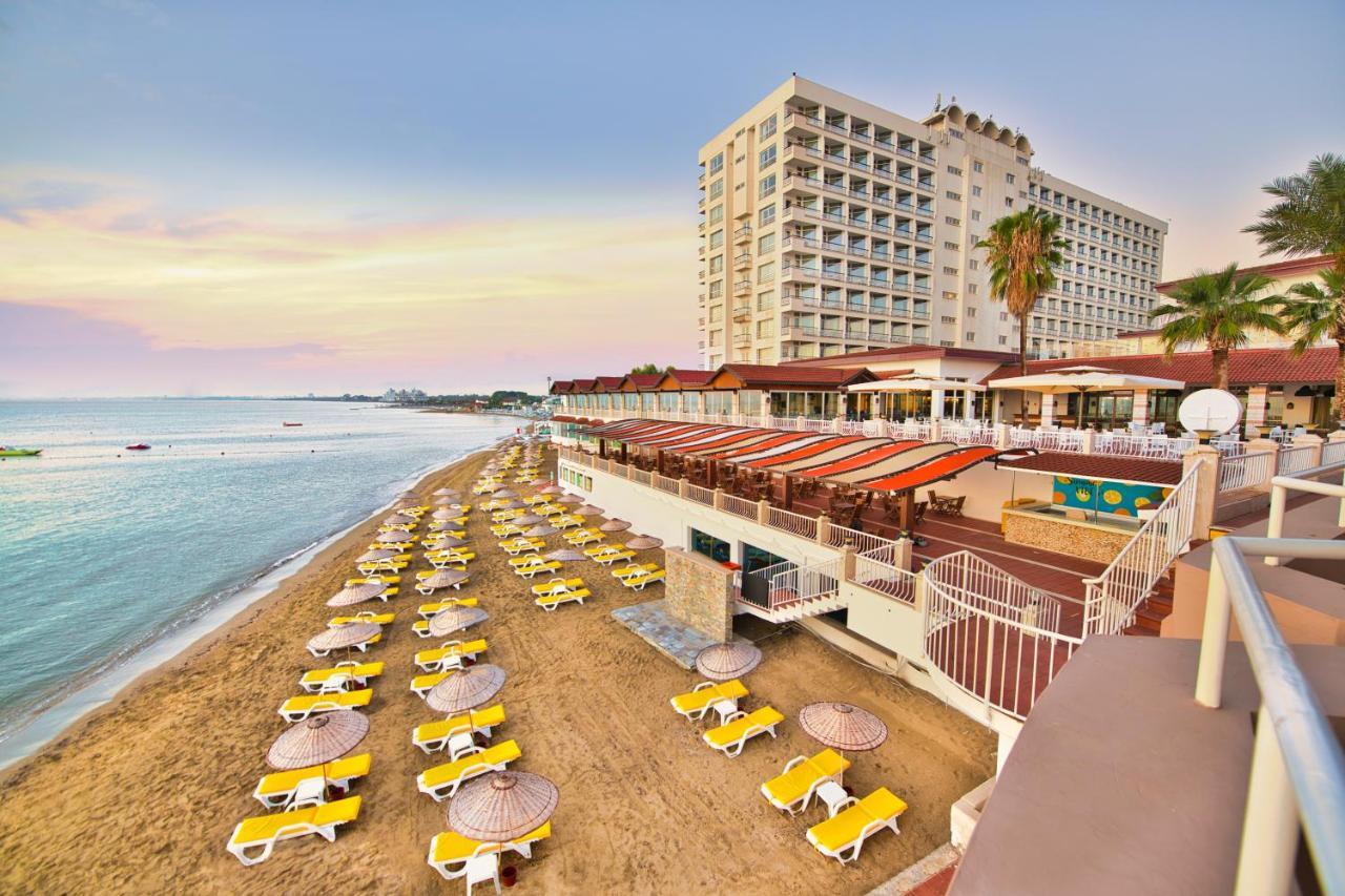 Salamis Bay Conti Resort Hotel & Casino ฟามากุสต้า ภายนอก รูปภาพ The hotel's beach