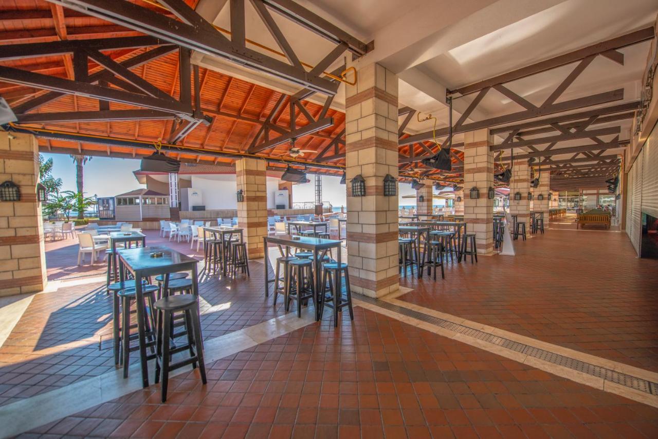 Salamis Bay Conti Resort Hotel & Casino ฟามากุสต้า ภายนอก รูปภาพ The interior of the terminal