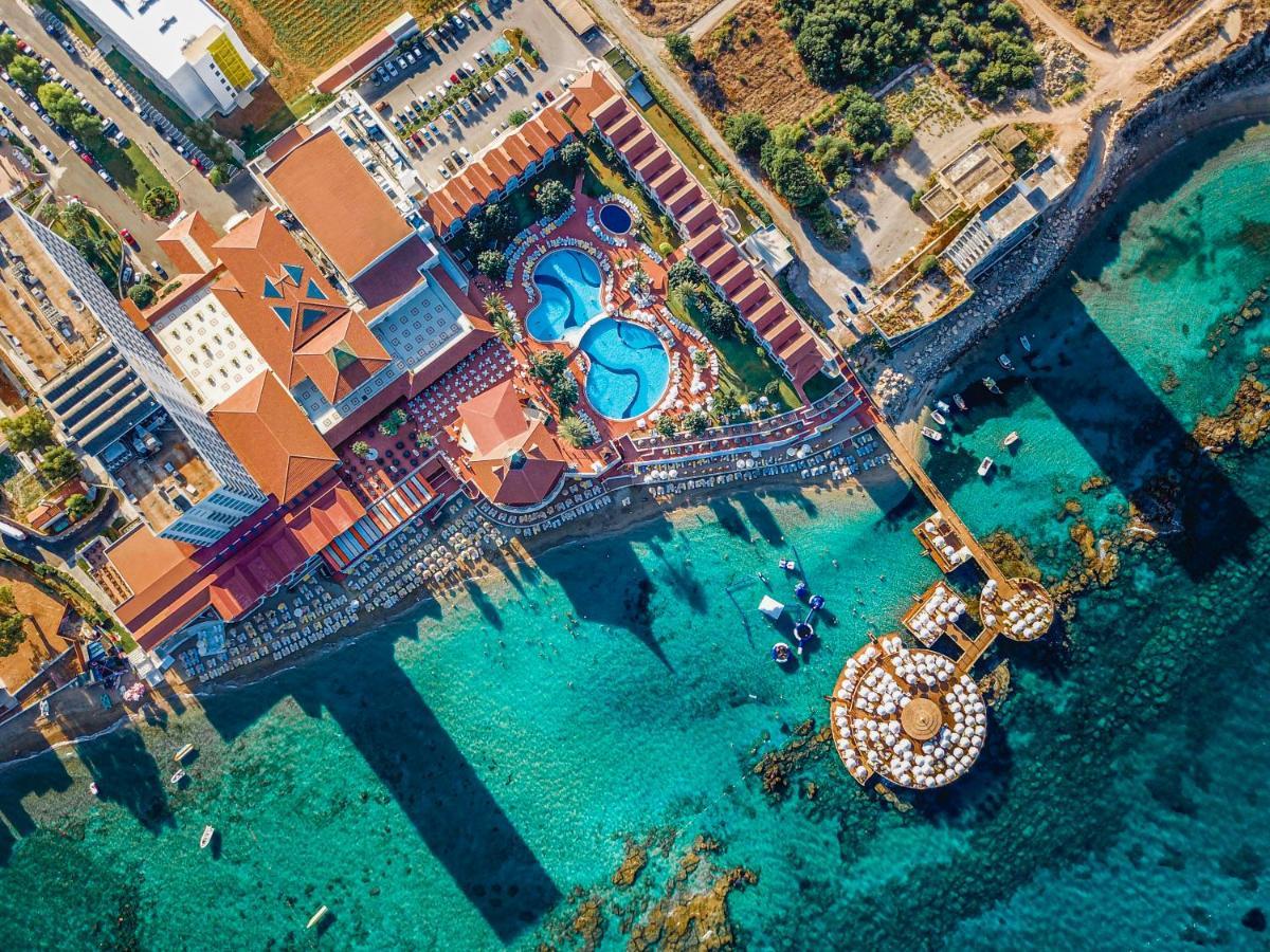 Salamis Bay Conti Resort Hotel & Casino ฟามากุสต้า ภายนอก รูปภาพ Aerial view of the resort