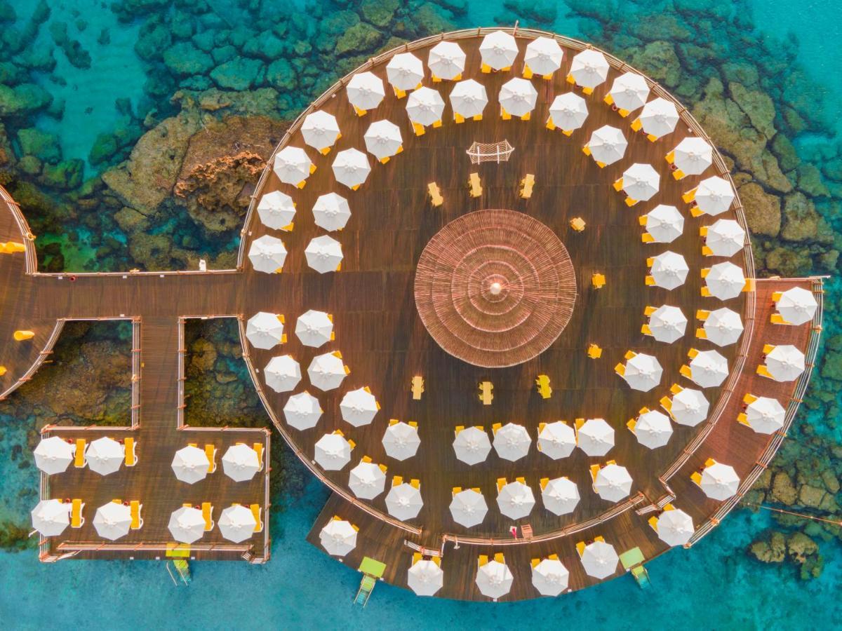 Salamis Bay Conti Resort Hotel & Casino ฟามากุสต้า ภายนอก รูปภาพ Aerial view of the floating bar